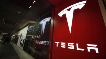 Teslanın Almanya fabrikasında üretim durdu